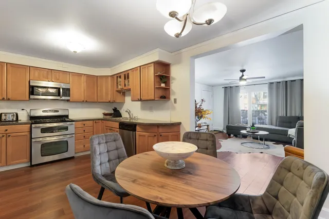 $329,000 | 5543 West Higgins Avenue, Unit 1, Chicago, IL 60630