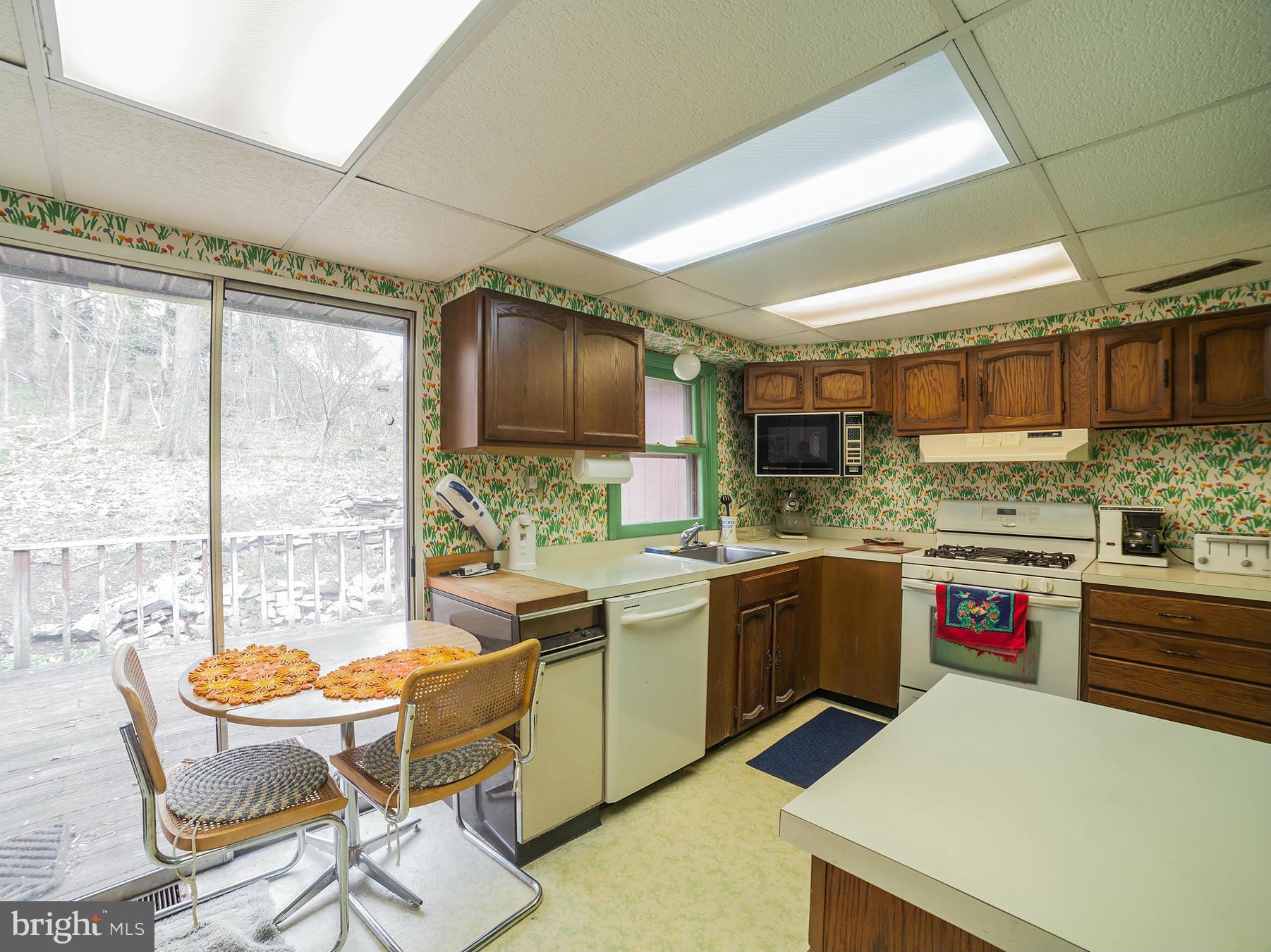 112 Hillside Road Catonsville, MD 21228 - Photo 8 of 30 Kitchen