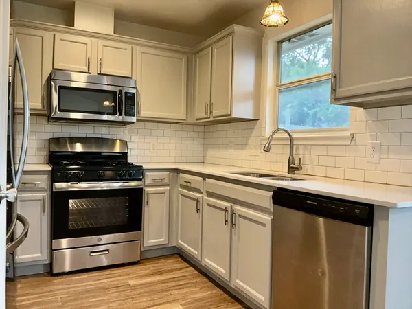 $2,050 | 613 Millcreek Lane, Leander, TX 78641