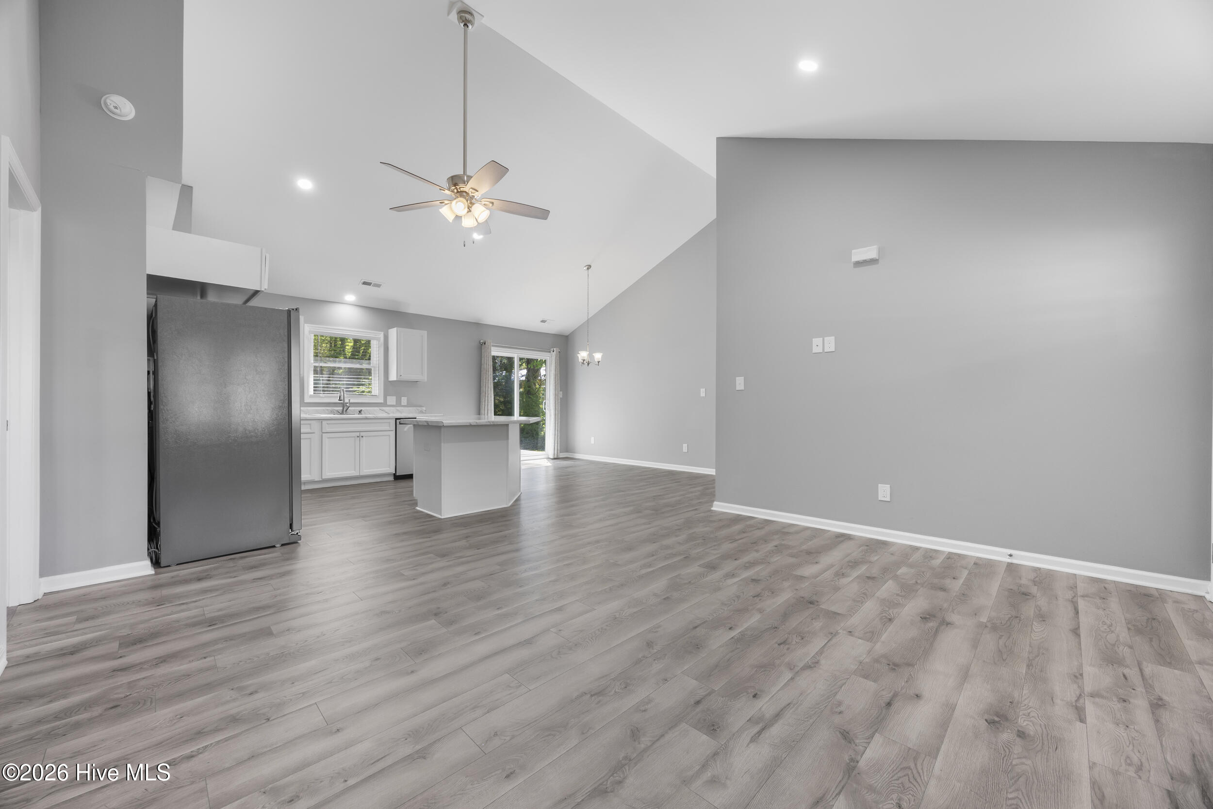 832 Old 30 Road Jacksonville, NC 28546 - Photo 10 of 51 10_living room