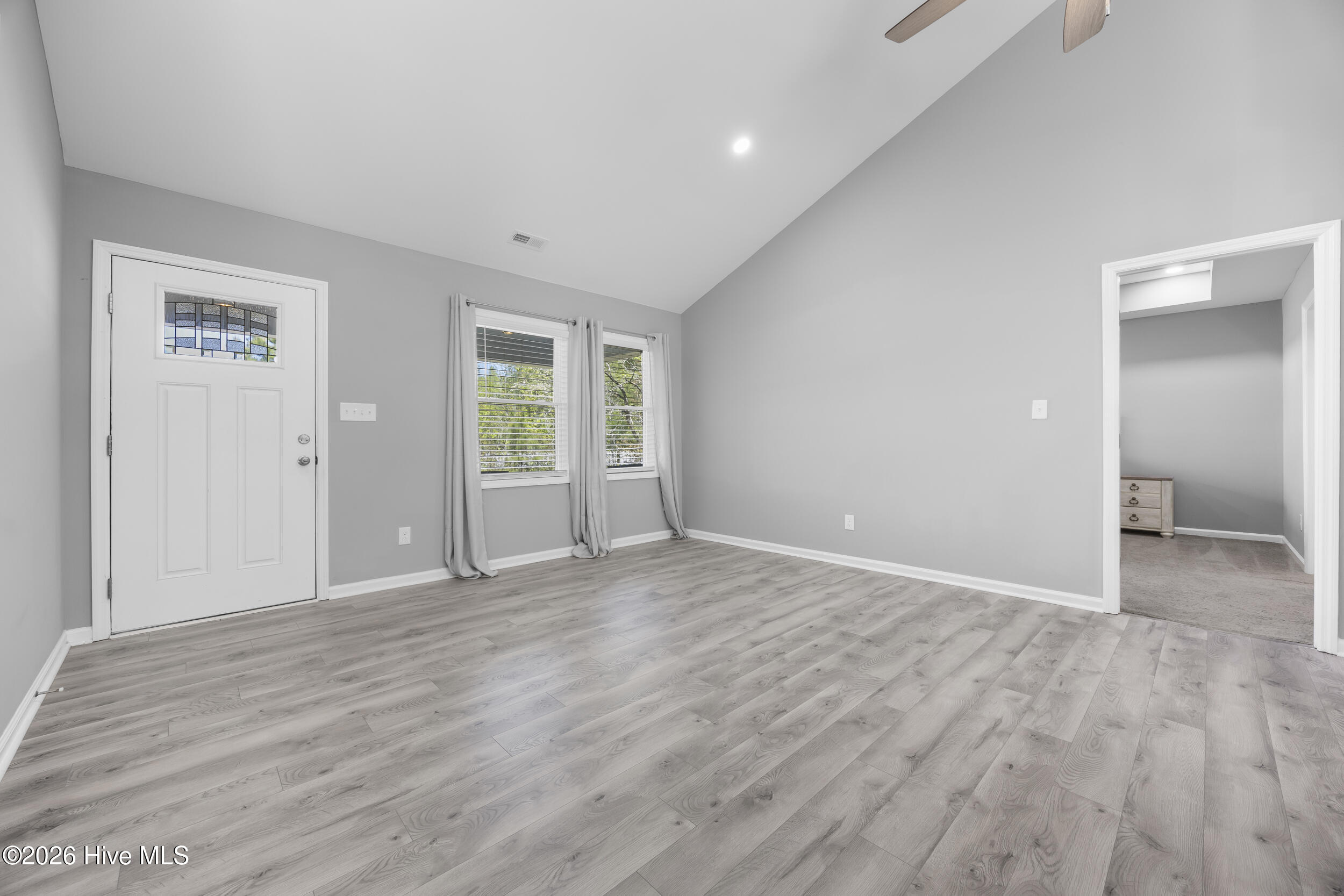 832 Old 30 Road Jacksonville, NC 28546 - Photo 12 of 51 12_living room