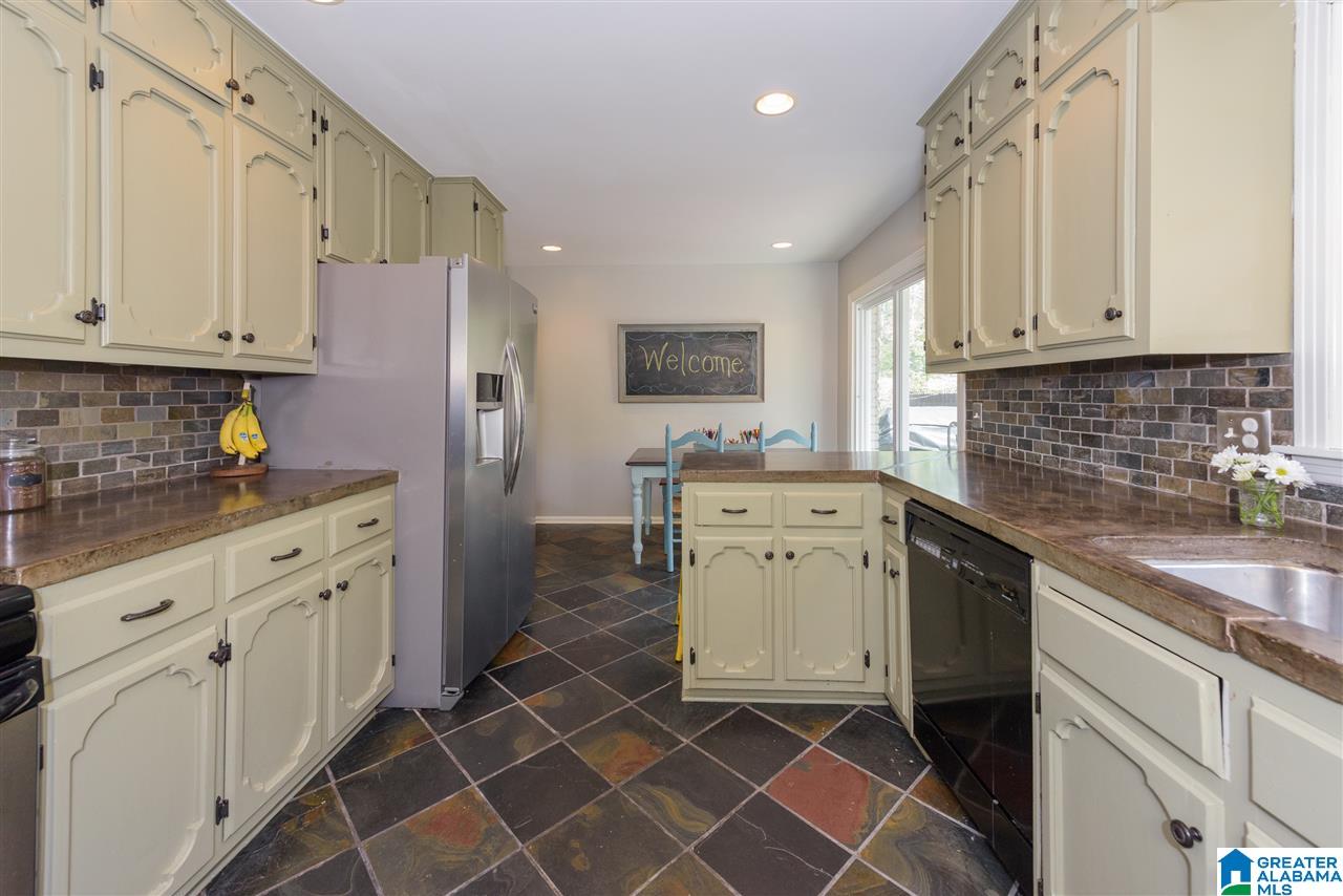 612 Stonehaven Road Hoover, AL 35226 - Photo 13 of 36