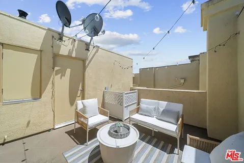$725,000 | 5727 Camellia Avenue, Unit 108, North Hollywood, CA 91601