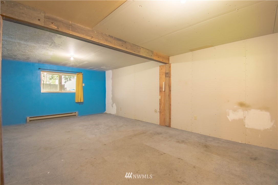 265 A Dieckman Road Chehalis, WA 98532 - Photo 10 of 20 a view of an empty room with a window