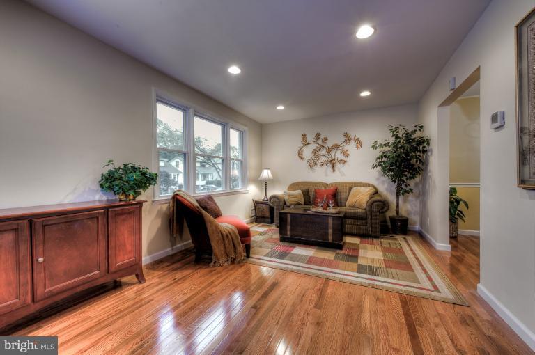 5305 Morello Road Baltimore, MD 21214 - Photo 22 of 24 Living Room1