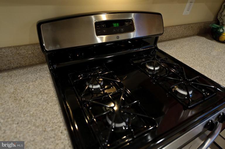 5305 Morello Road Baltimore, MD 21214 - Photo 8 of 24 Gas Stove