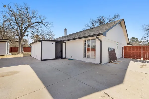 a view of a house with a garage
