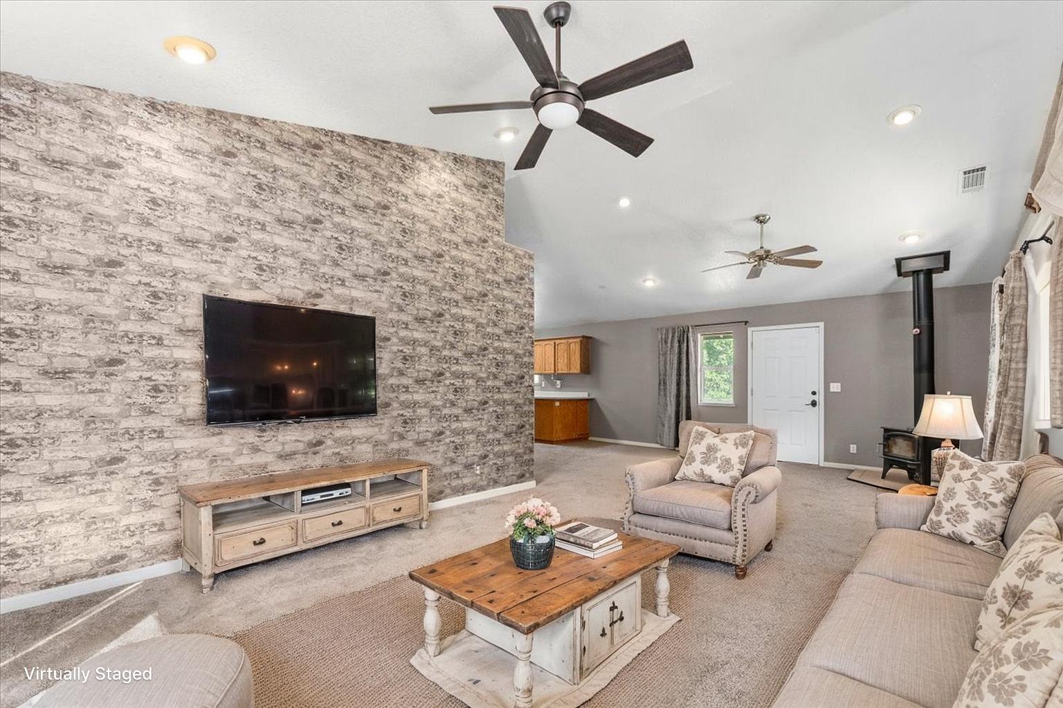 8550 Muletown Road Redding, CA 96001 - Photo 6 of 44 Virtual Living Space
