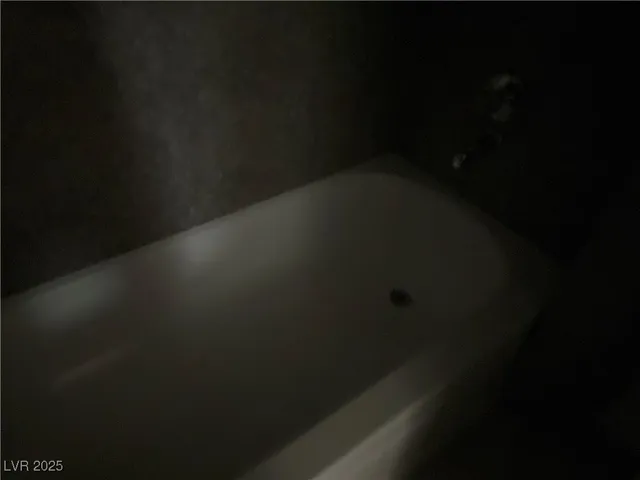 $1,195 | 4965 Indian River Drive, Unit 101, Las Vegas, NV 89103