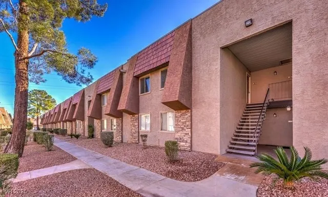 $1,195 | 4965 Indian River Drive, Unit 101, Las Vegas, NV 89103