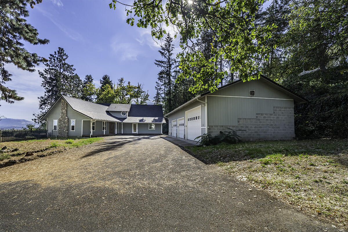 3541 Old Stage Road Central Point, OR 97502 - Photo 5 of 33 6