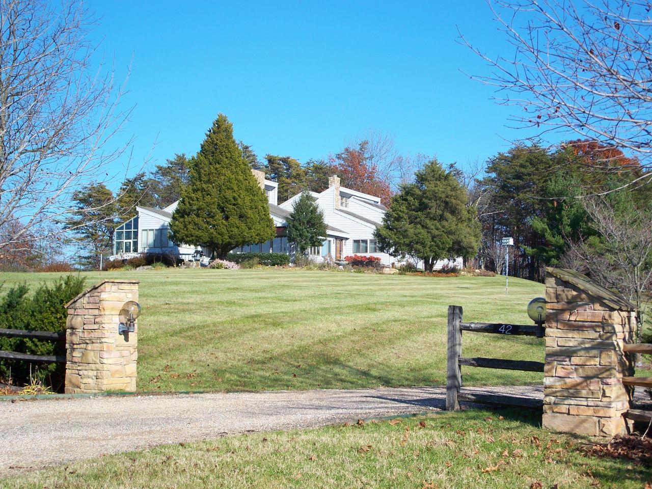 42 Ridge Trail Fincastle, VA 24090 - Photo 6 of 13 driveway entrance