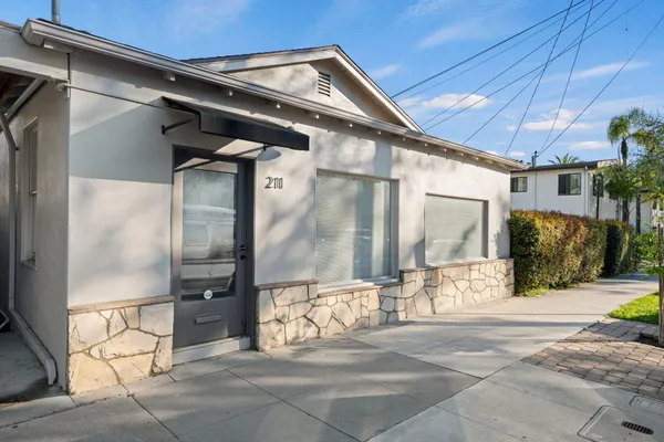 $1,750,000 | 211 West Victoria Street, Santa Barbara, CA 93101