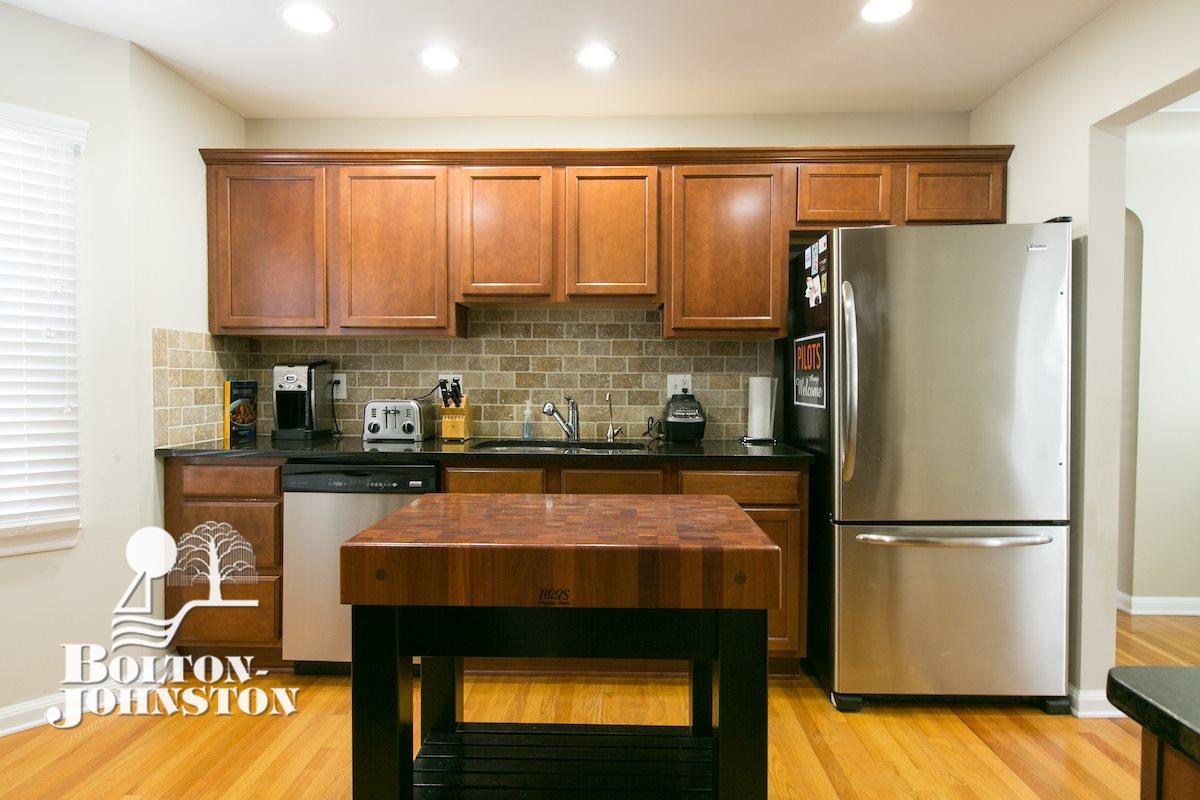 1616 Hampton Road Grosse Pointe Woods, MI 48236 - Photo 12 of 29