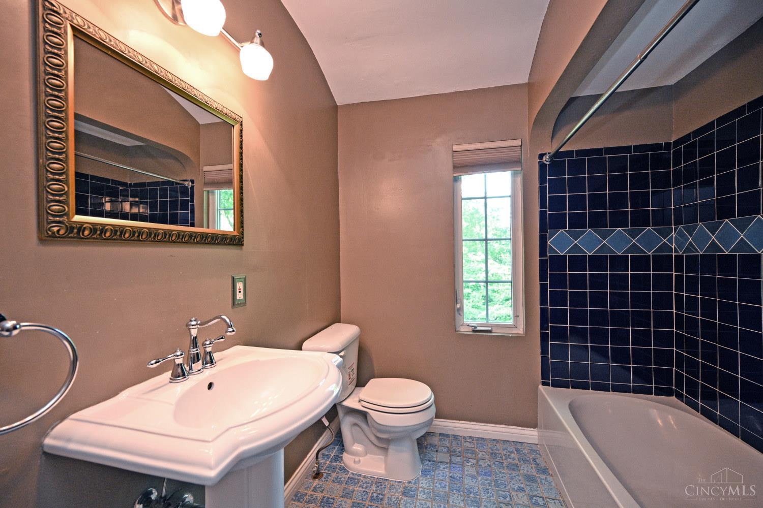 1020 West Galbraith Road Cincinnati, OH 45231 - Photo 42 of 67 Gallery Image 42