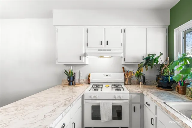 $250,000 | 407 South Jackson Street, Batavia, IL 60510