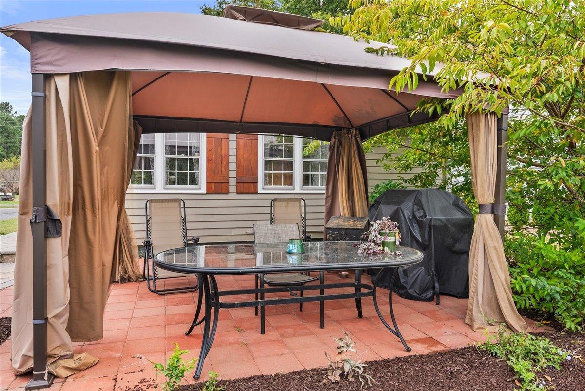 454 Dooms Crossing Road Waynesboro, VA 22980 - Photo 21 of 35 a patio with table and chairs