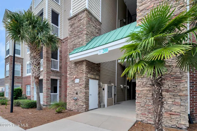 $389,000 | 200 Gateway Condos Drive, Unit 225, Surf City, NC 28445
