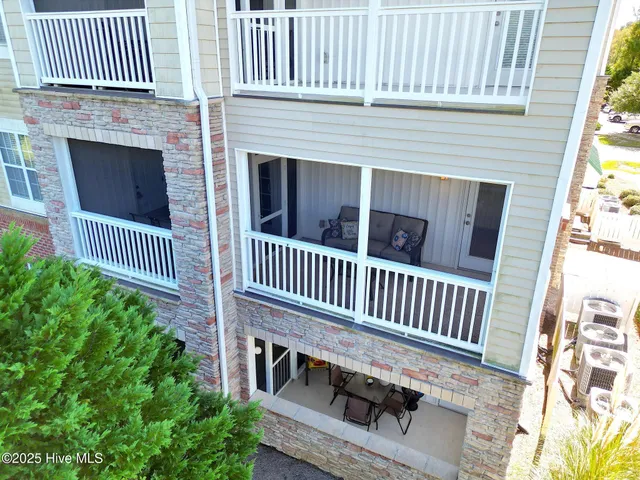 $389,000 | 200 Gateway Condos Drive, Unit 225, Surf City, NC 28445