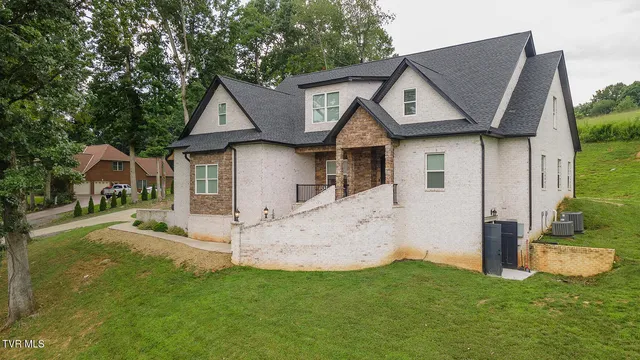 $979,500 | 127 Allison Timbers Road, Piney Flats, TN 37686