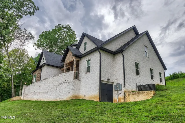 $979,500 | 127 Allison Timbers Road, Piney Flats, TN 37686