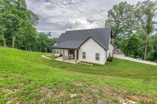 $979,500 | 127 Allison Timbers Road, Piney Flats, TN 37686