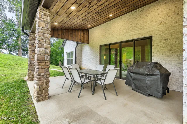 $979,500 | 127 Allison Timbers Road, Piney Flats, TN 37686