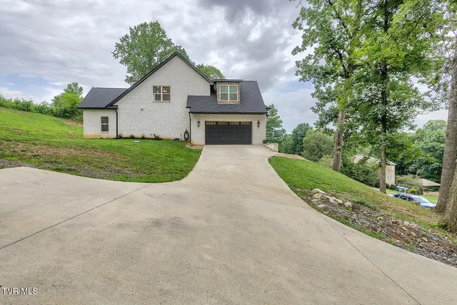 $979,500 | 127 Allison Timbers Road, Piney Flats, TN 37686