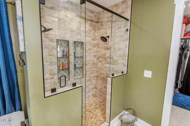 $979,500 | 127 Allison Timbers Road, Piney Flats, TN 37686