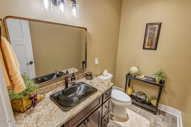 $979,500 | 127 Allison Timbers Road, Piney Flats, TN 37686