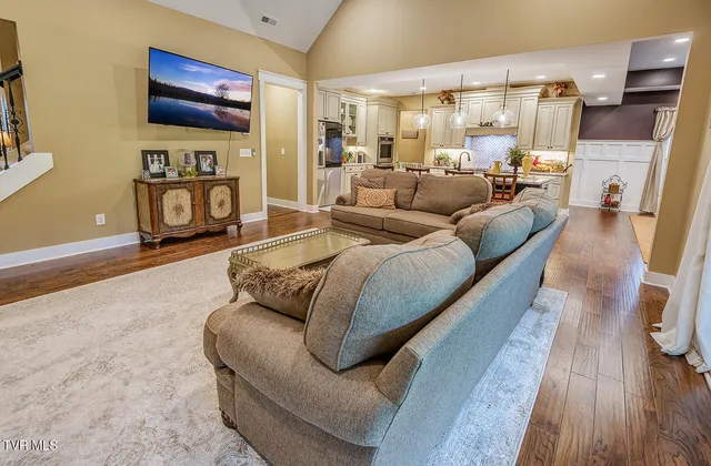 $979,500 | 127 Allison Timbers Road, Piney Flats, TN 37686