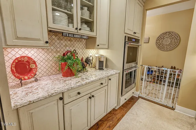 $979,500 | 127 Allison Timbers Road, Piney Flats, TN 37686