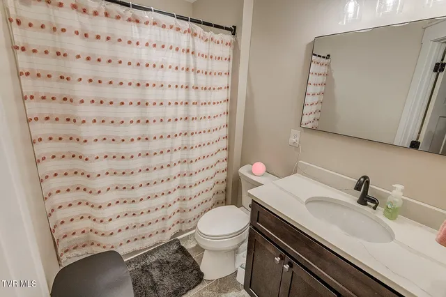 $979,500 | 127 Allison Timbers Road, Piney Flats, TN 37686