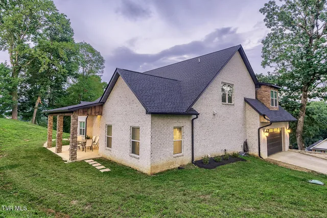 $979,500 | 127 Allison Timbers Road, Piney Flats, TN 37686