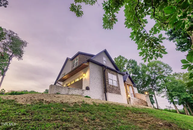 $979,500 | 127 Allison Timbers Road, Piney Flats, TN 37686