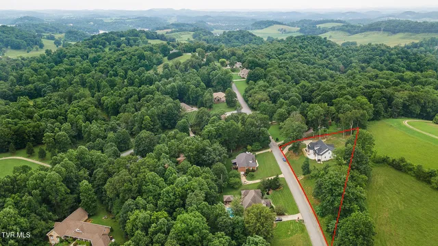 $979,500 | 127 Allison Timbers Road, Piney Flats, TN 37686