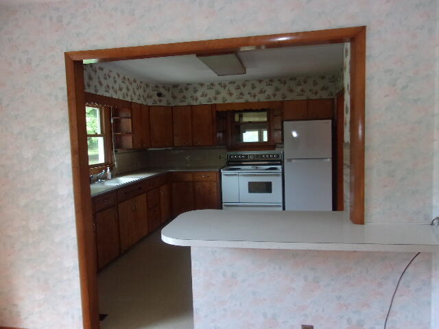 1942 Lakeshore Road Manistee, MI 49660 - Photo 4 of 43 101_4037