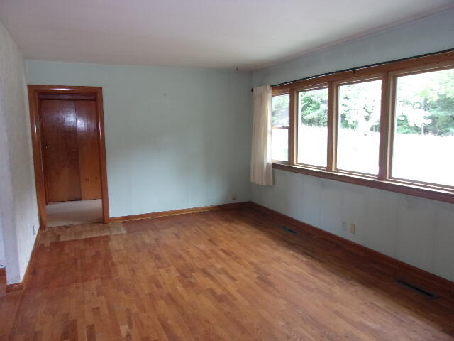 1942 Lakeshore Road Manistee, MI 49660 - Photo 7 of 43 101_4040