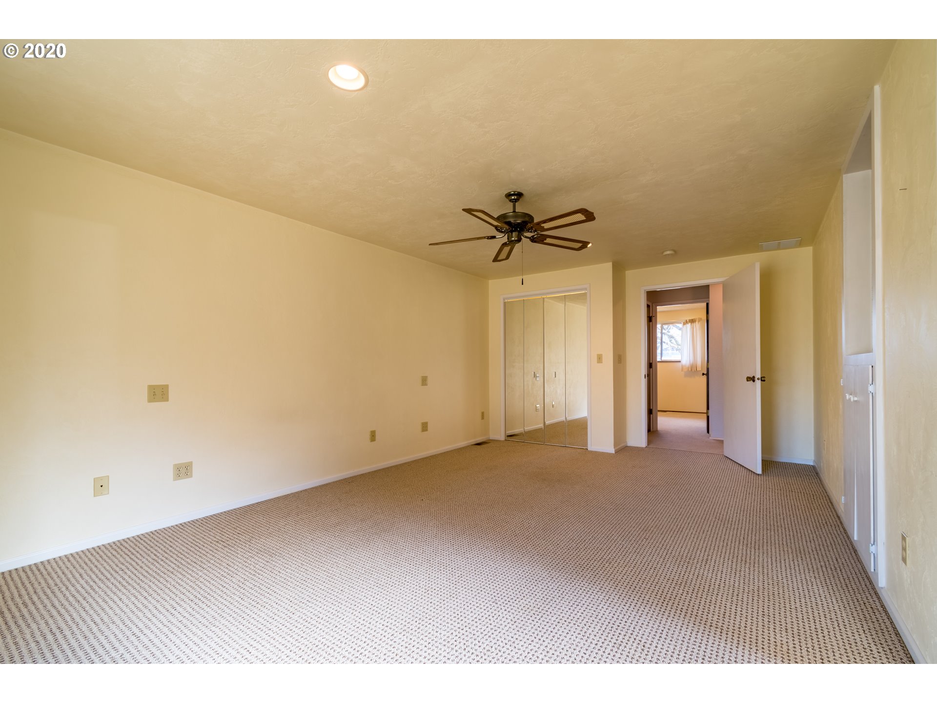 358 69th Place Springfield, OR 97478 - Photo 14 of 32