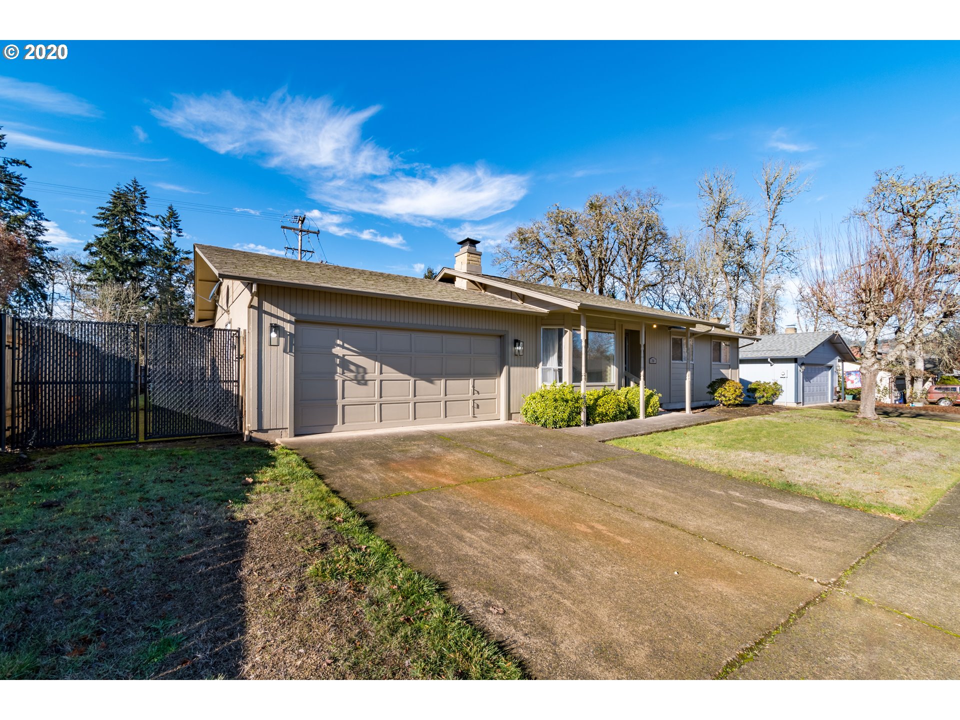 358 69th Place Springfield, OR 97478 - Photo 3 of 32