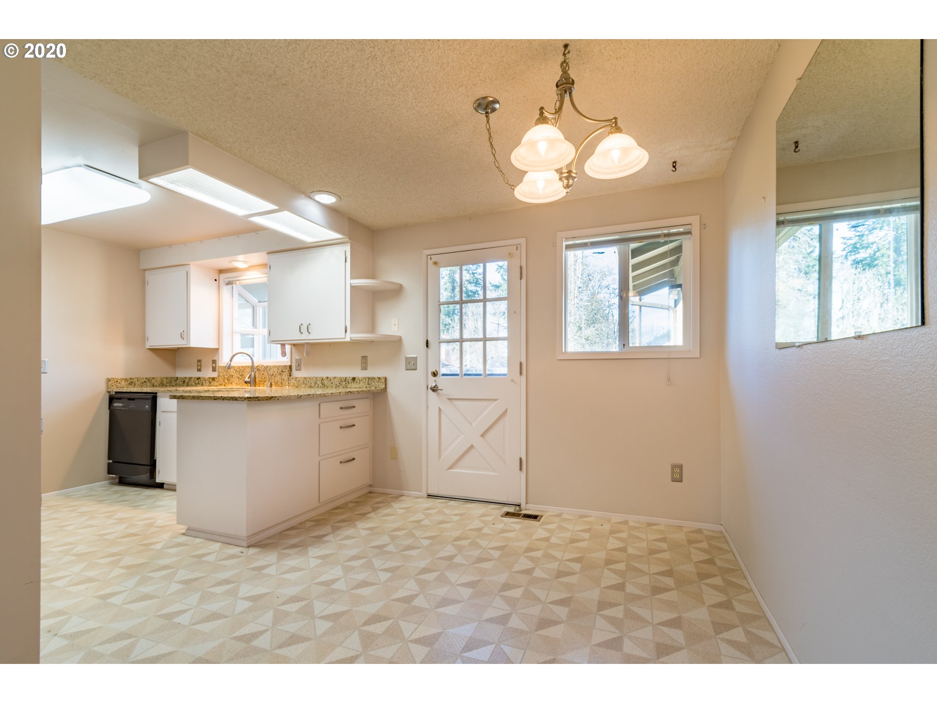 358 69th Place Springfield, OR 97478 - Photo 8 of 32