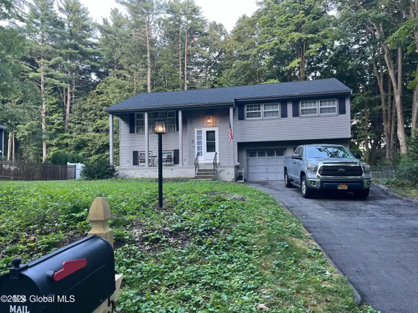 $3,100 | 5 Loughberry Road, Saratoga Springs, NY 12866