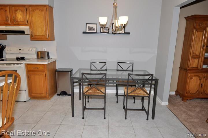 950 Ridge Court, Unit 142 Brighton, MI 48116 - Photo 9 of 23 Breakfast alt view