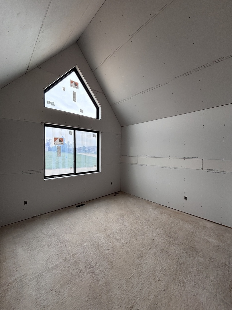 1916 Zara Clinton, IA 52732 - Photo 6 of 22 an empty room with windows