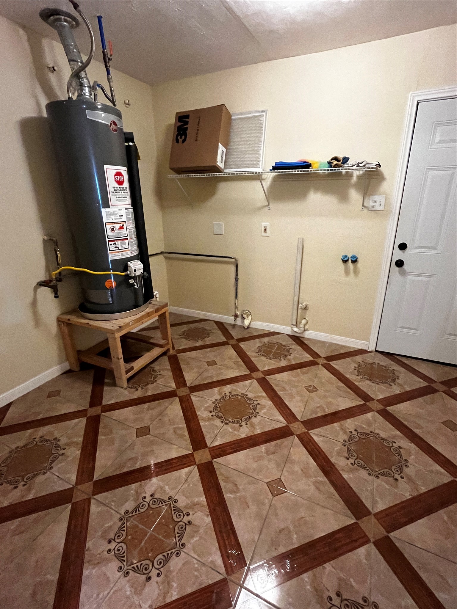 3163 Roe Drive Houston, TX 77087 - Photo 32 of 47 a view of a room with gym equipment