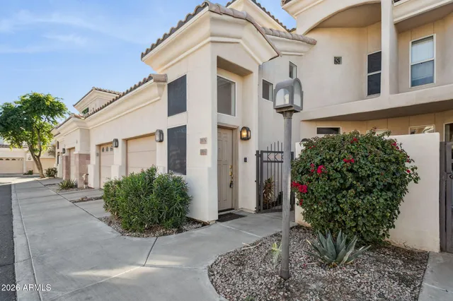 $1,899 | 1747 East Northern Avenue, Unit 209, Phoenix, AZ 85020