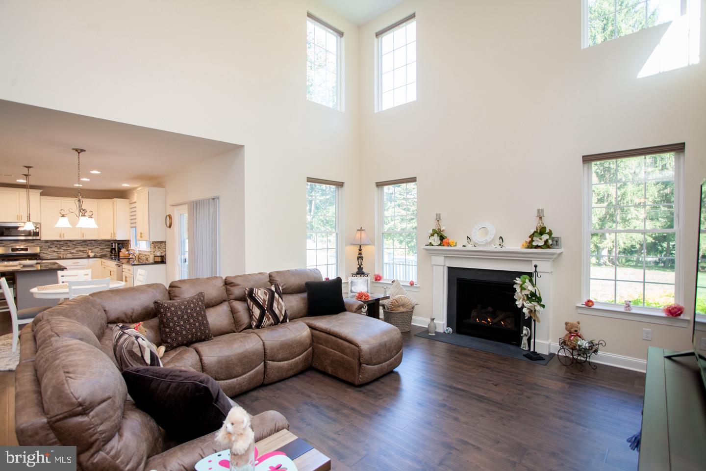 464 Edison Furlong Road Doylestown, PA 18901 - Photo 13 of 37 Great room with gas fireplace