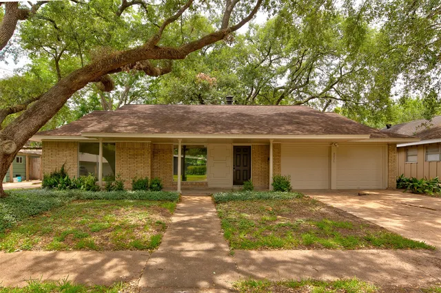 $2,300 | 8826 Robindell Drive, Houston, TX 77074