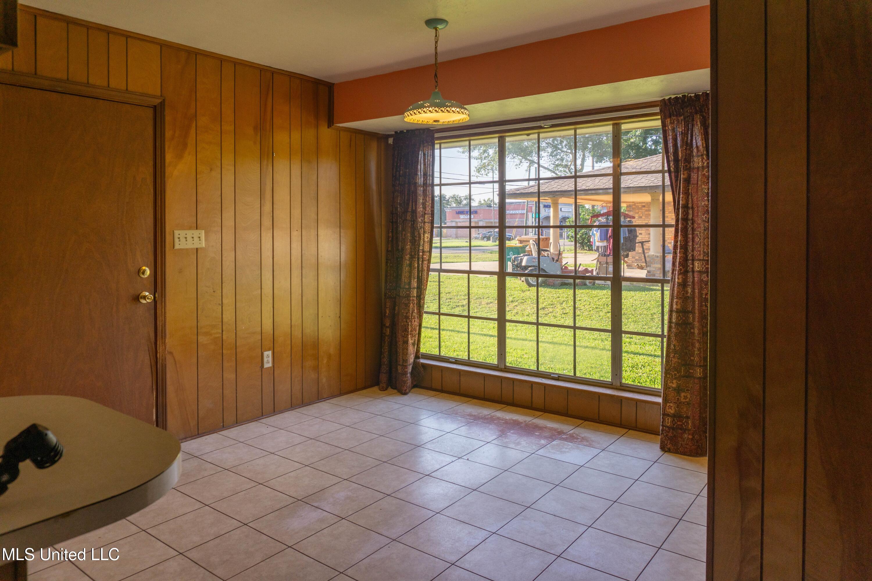 5096 Beatline Road Long Beach, MS 39560 - Photo 15 of 25 Breakfast_Area