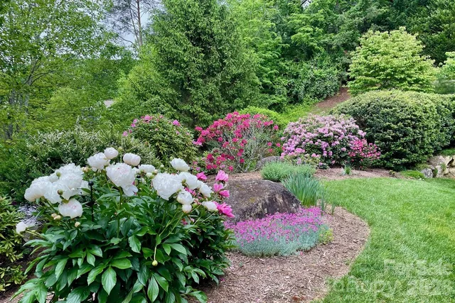 $750,000 | 2 Meadow Vista Court, Asheville, NC 28803